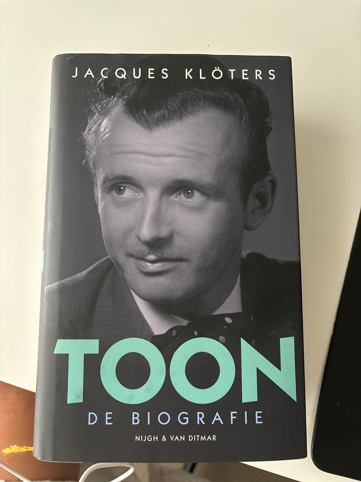 TOON: De biografie van Toon Hermans door Jacques Klöters, Boeken, Biografieën, Ophalen of Verzenden, Zo goed als nieuw, Film, Tv en Media