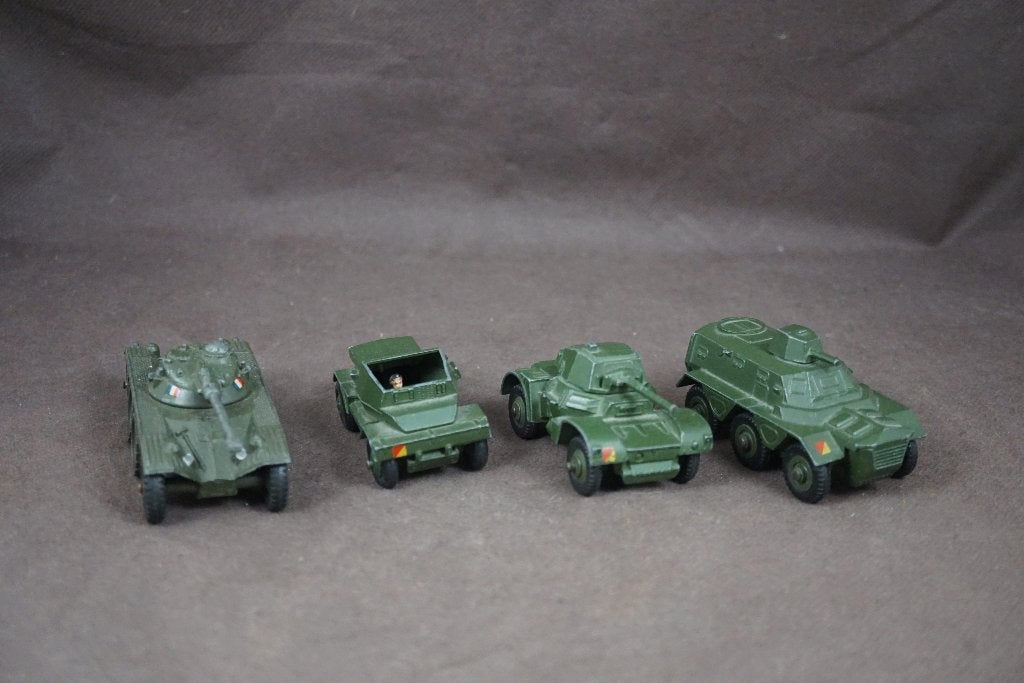 4 Dinky Toys armoured cars - TOP vintage, Ophalen of Verzenden