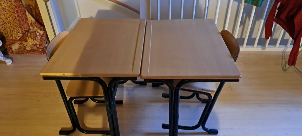 Schoolbankjes met stoel, Ophalen, Gebruikt, Tafel(s) en Stoel(en)