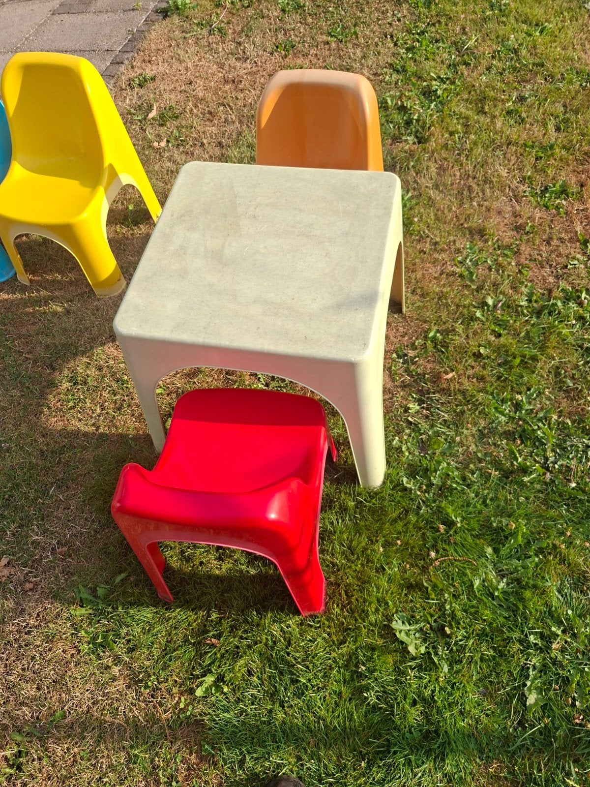 Taffeltje voor kinderen buiten geel rood blauw oranje, Ophalen
