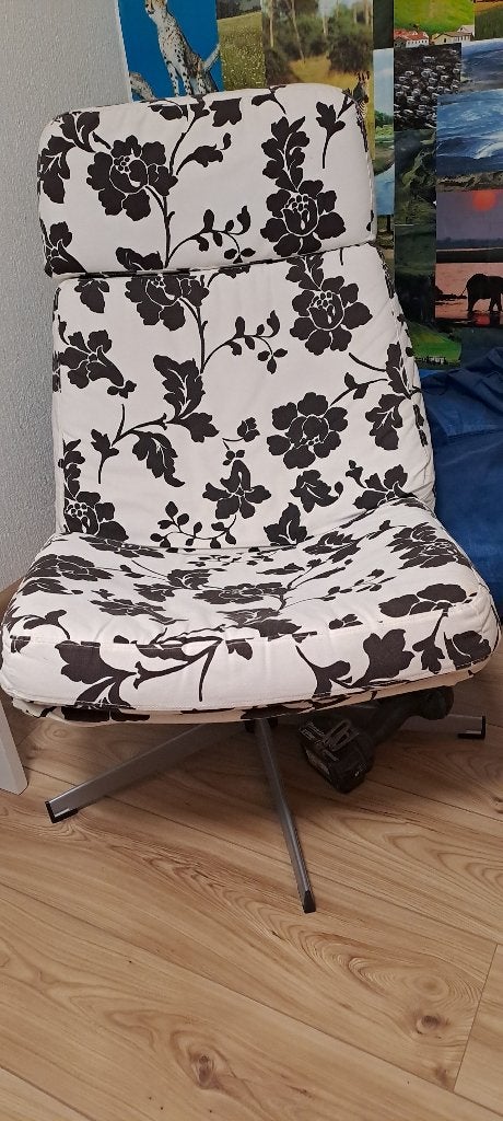 Relax draaistoel IKEA incl voetenbank, Huis en Inrichting, Ophalen, Minder dan 75 cm, Zo goed als nieuw, Metaal