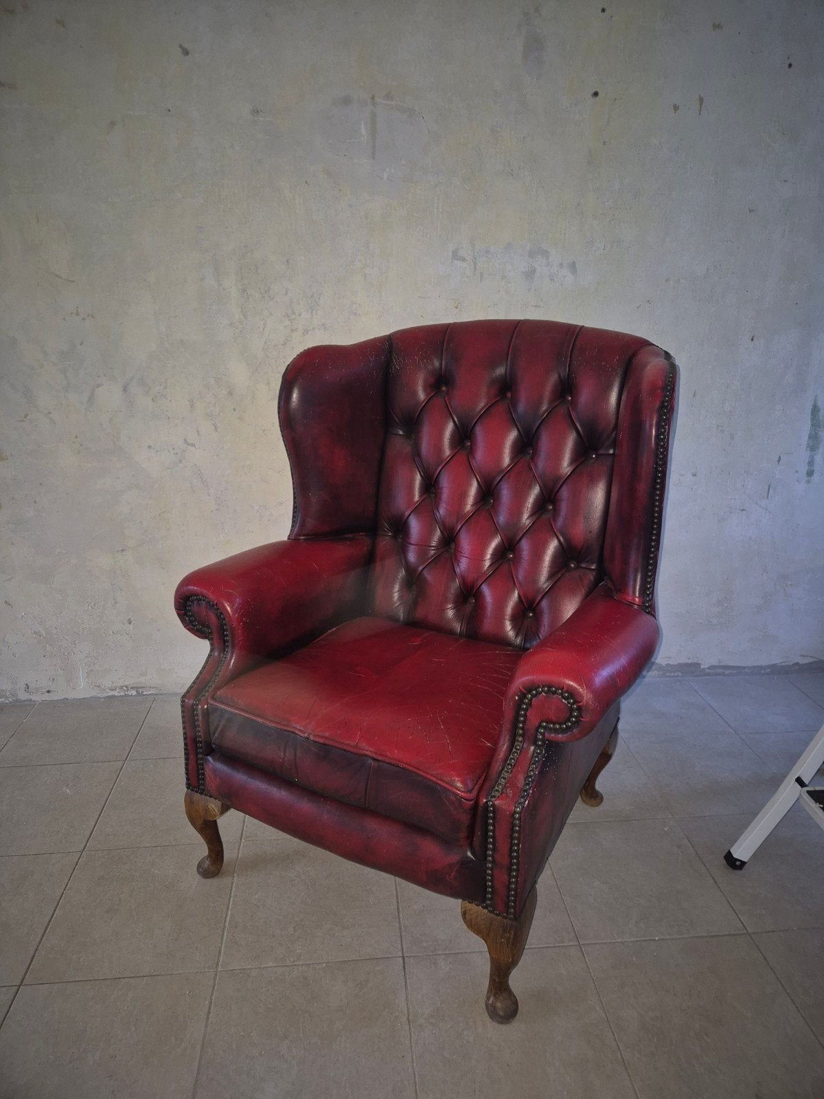 Vintage Chesterfield fauteuil - Rood leer, Huis en Inrichting, Fauteuils, Ophalen, Gebruikt, Chesterfield, Klassiek, Vintage, 75 tot 100 cm