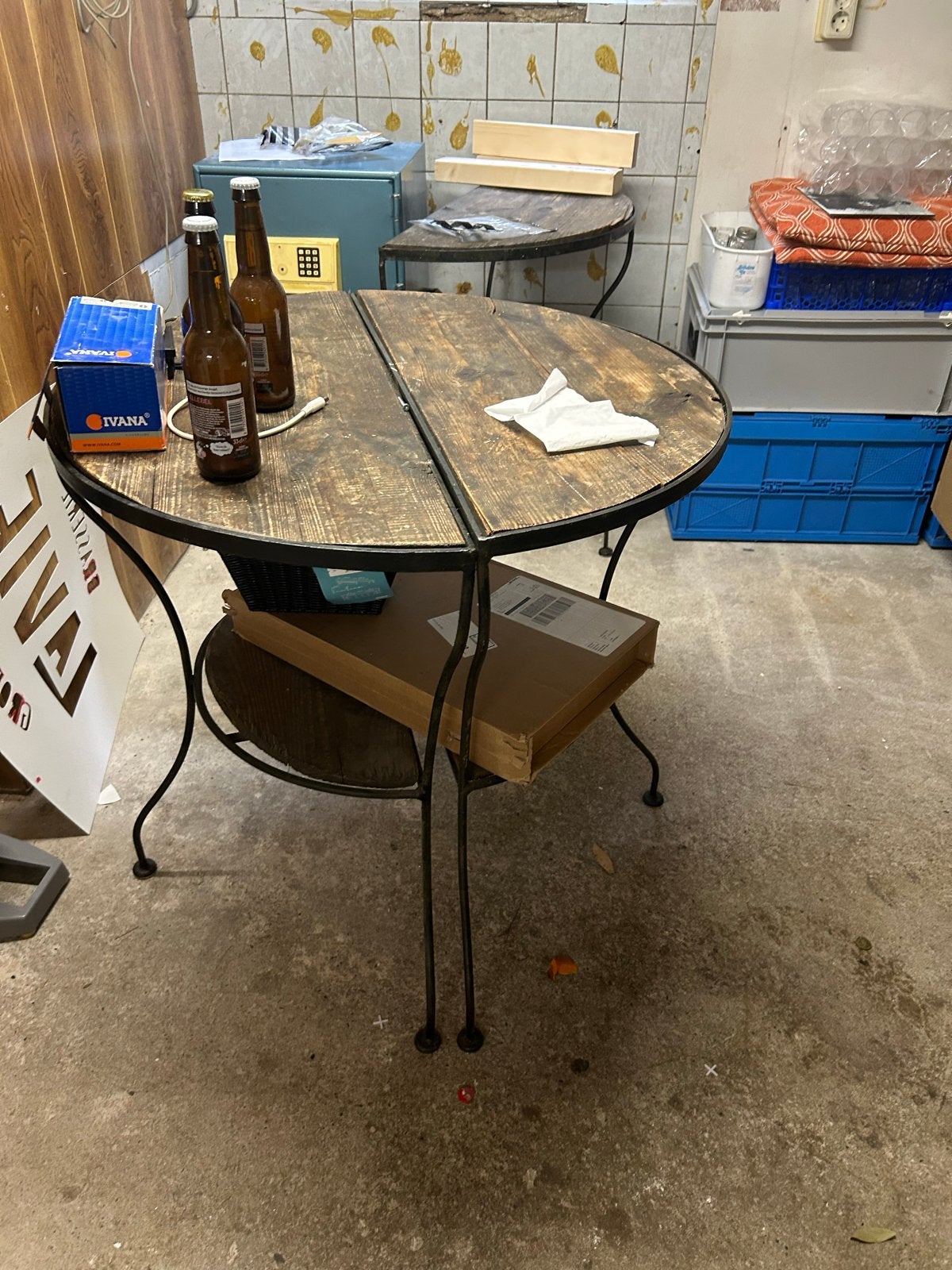 Vintage houten klaptafel met metalen onderstel, Ophalen, Gebruikt, Rond, Hout