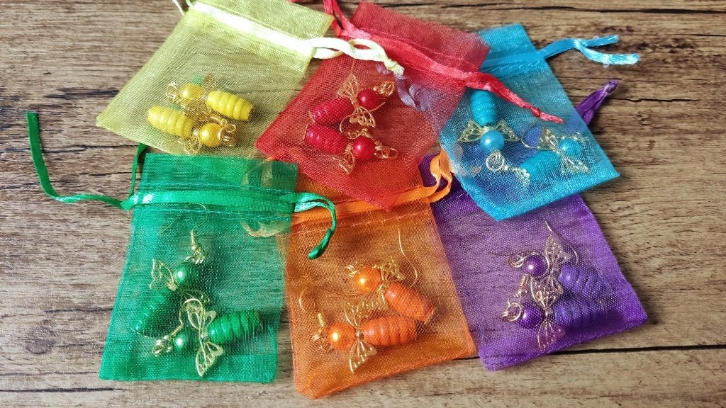 Kleurrijke geluksengeltjes oorbellen goudkleurig, Overige materialen, Hangers, Verzenden, Nieuw