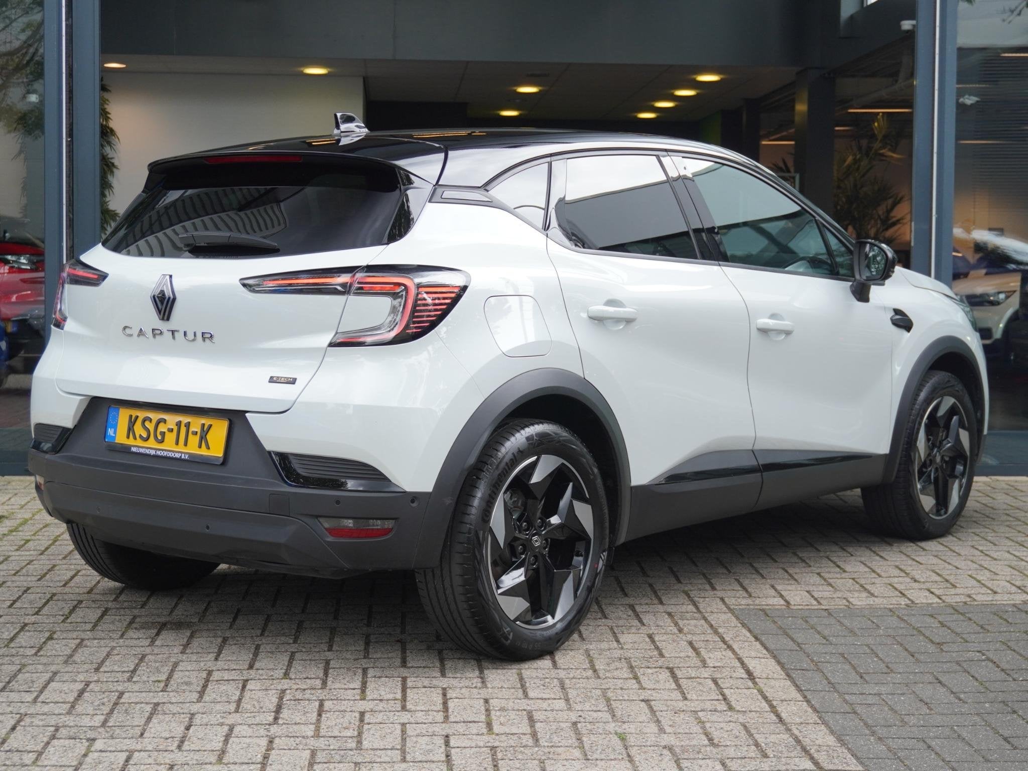 Renault Captur 1.8 full hybrid 160 techno AUTOMAAT / NAVI /, Auto's, 4 cilinders, 160 pk, Leder en Stof, Wit