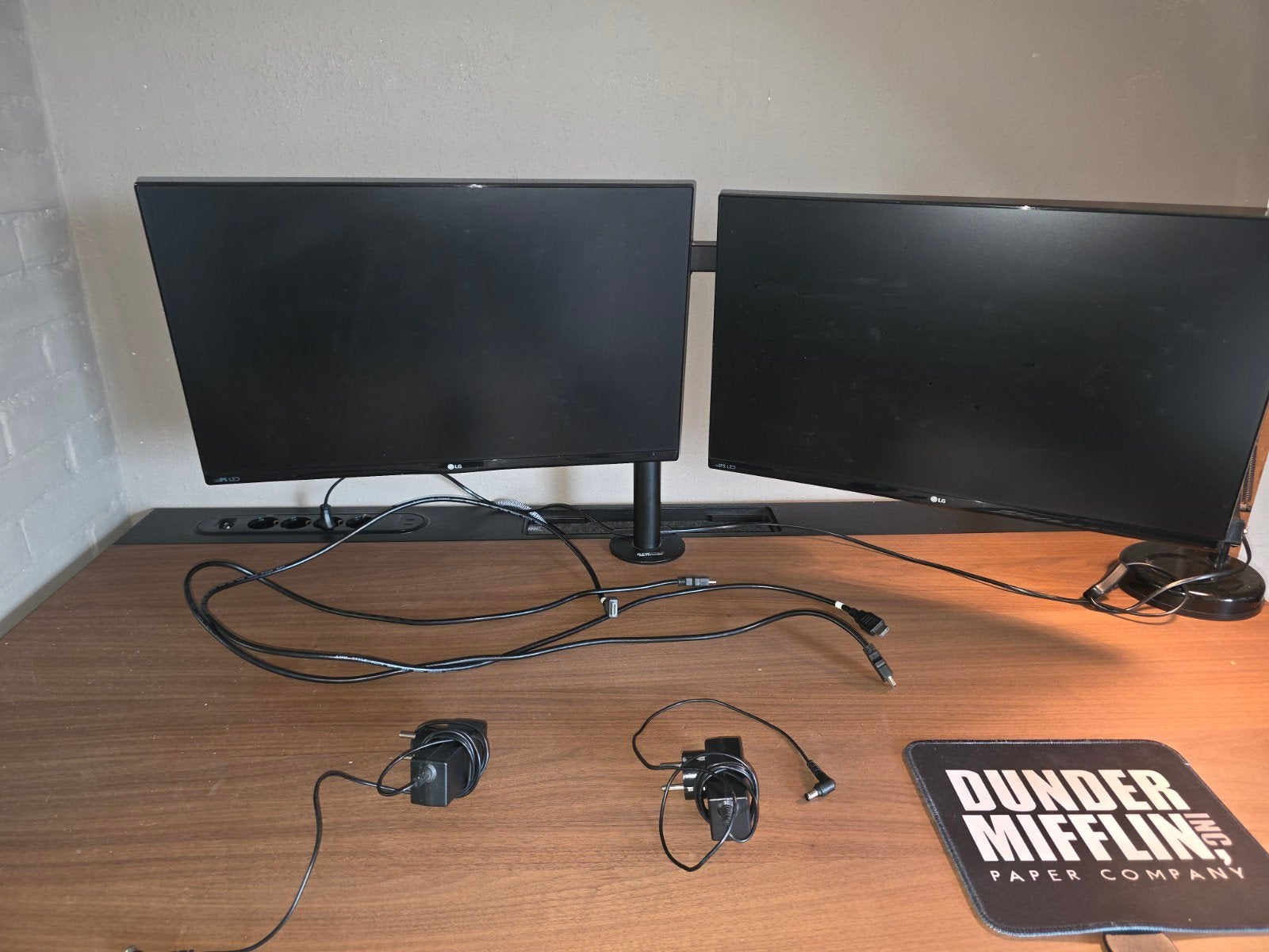 2 LG monitoren met monitorarm + optioneel ThinkPad docking, Gebruikt, IPS, Ophalen of Verzenden, Hoofdtelefoonaansluiting