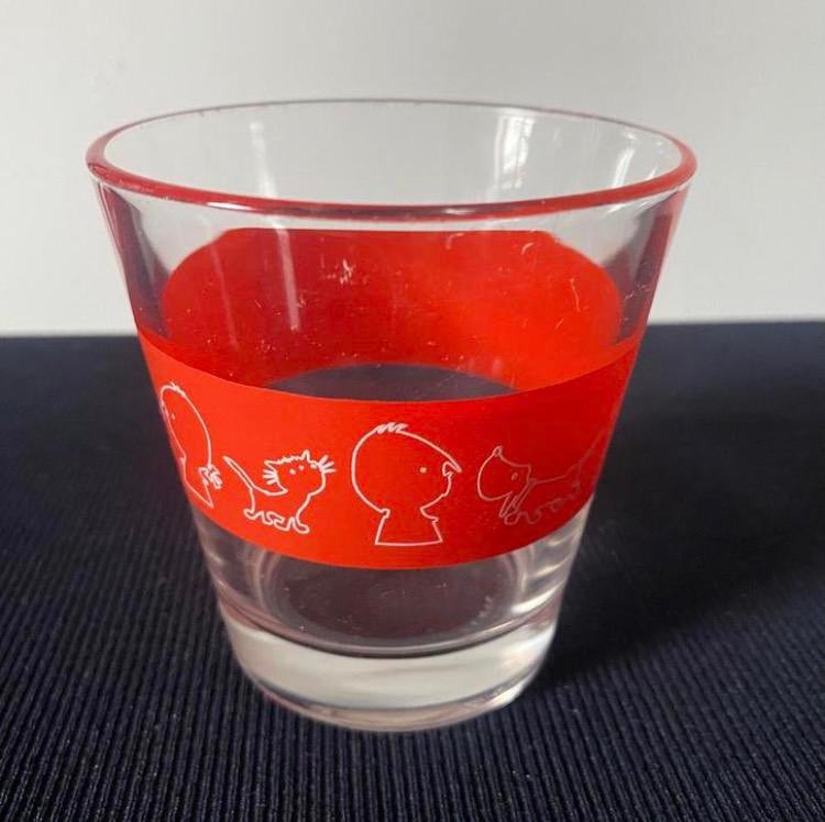 Glas met rode band: Jip en Janneke Takkie Siepie.H.8/D. 8 cm, Ophalen of Verzenden, Zo goed als nieuw