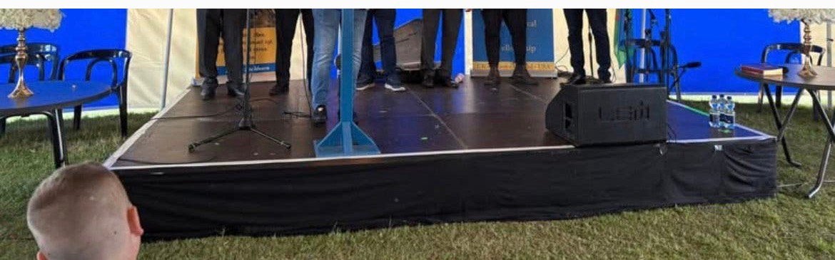 Demontabel podium  simpel op te zetten, Ophalen of Verzenden, Gebruikt