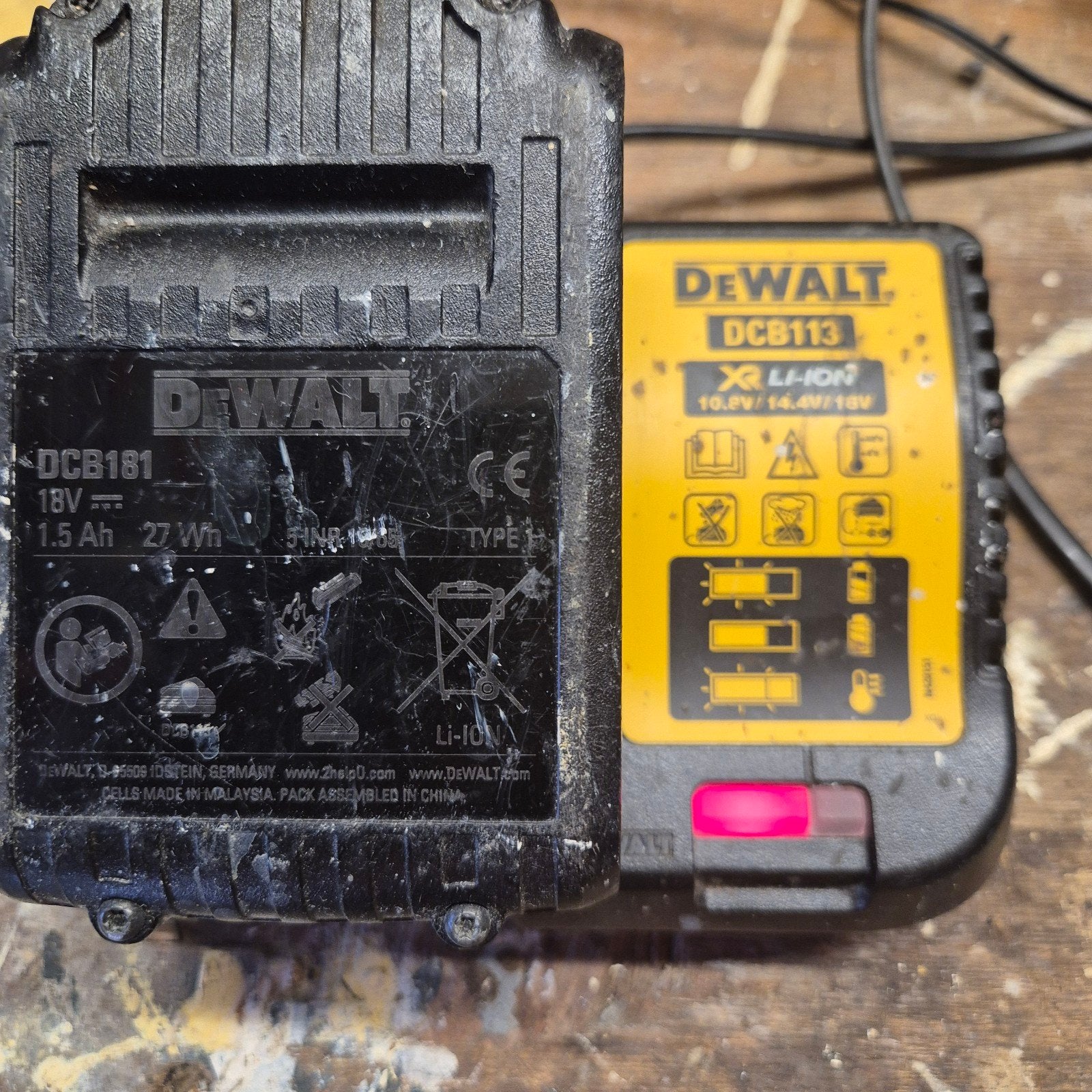DeWalt DCD777S2T Boor-/Schroefmachine met 2 accu's en lader, Ophalen of Verzenden, Gebruikt, Overige typen