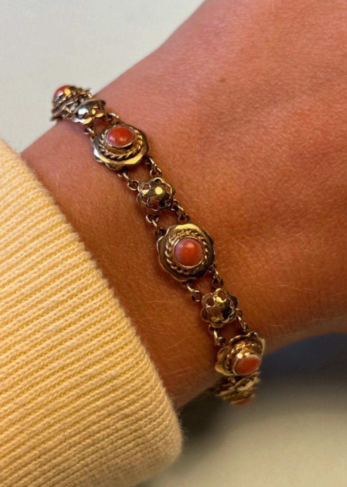 Vintage 14 karaat geelgouden armband met bloedkoraal, Verzenden, Zo goed als nieuw, Met edelsteen, Goud