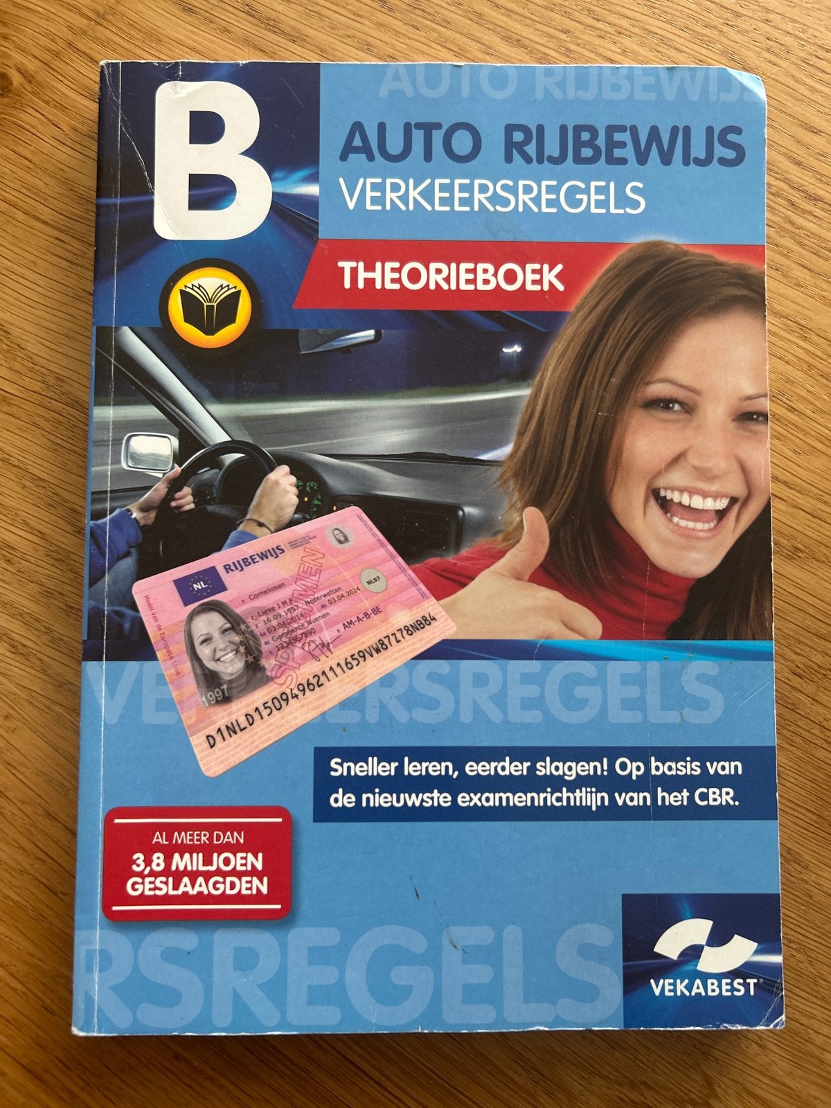 Vekabest Theorieboek Auto Rijbewijs Verkeersregels, Boeken, Ophalen of Verzenden, Zo goed als nieuw, Overige niveaus