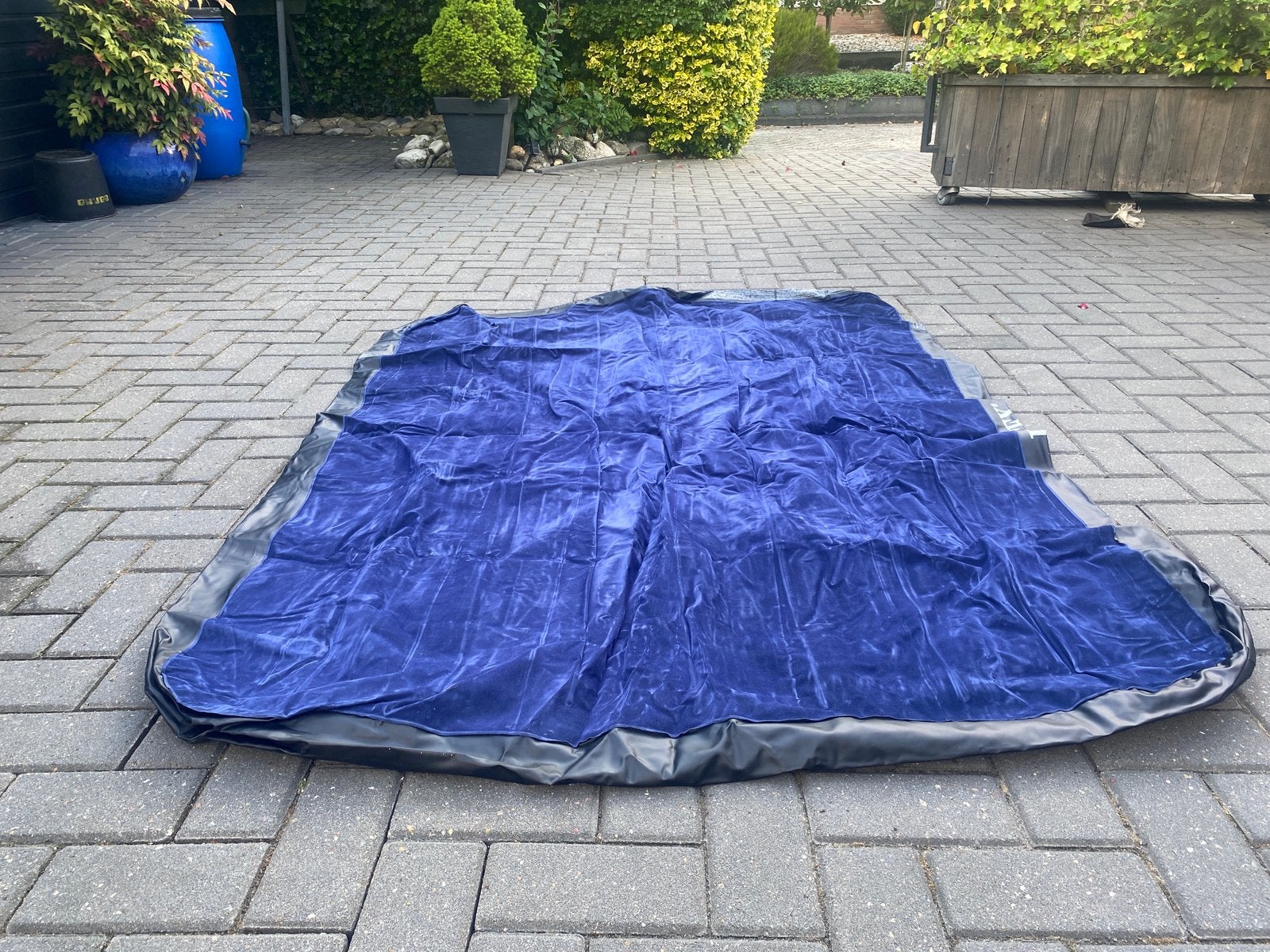 Blauw fluweelachtig luchtbed 180x140x10cm, Caravans en Kamperen, Luchtbedden, Ophalen, Gebruikt, 2-persoons