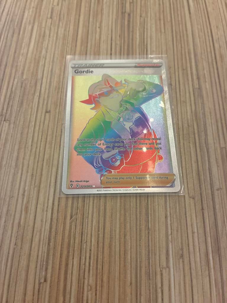 Pokémon TCG Gordie Full Art Rainbow Rare 223/203, Ophalen of Verzenden, Zo goed als nieuw, Losse kaart, Foil