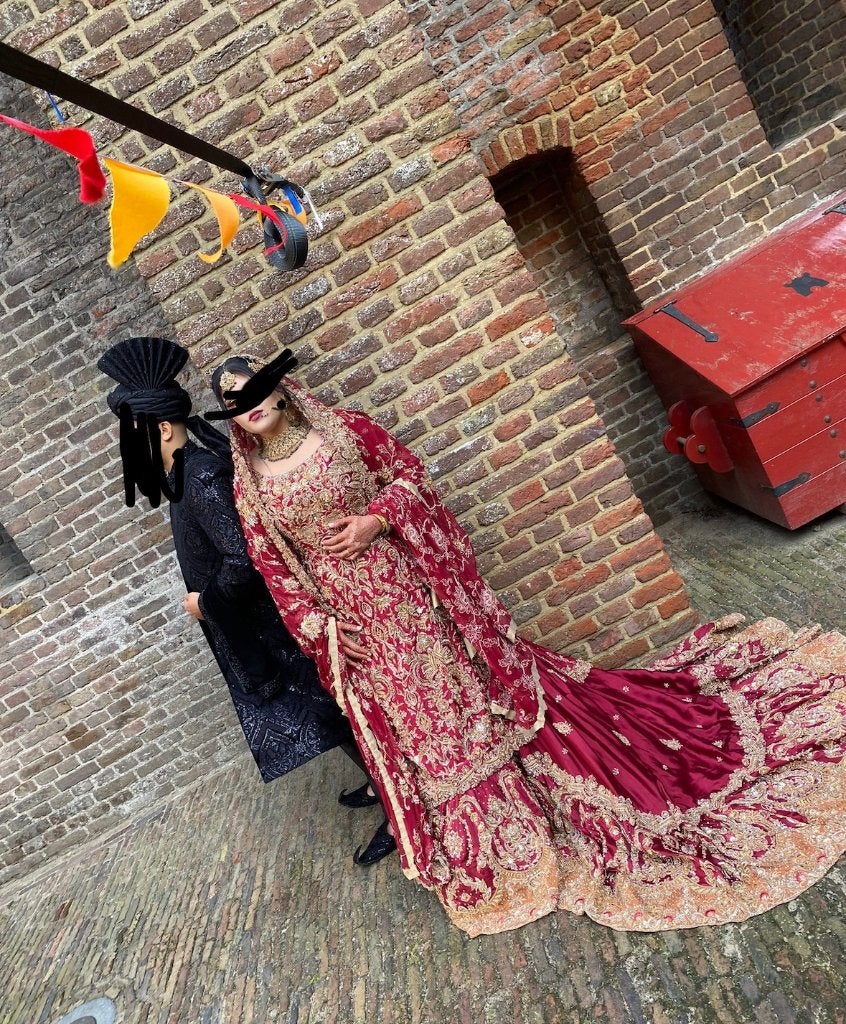 Pakistani weddingdress size M/L for sale!, Ophalen, Zo goed als nieuw, Rood, Trouwjurk