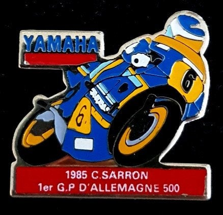 Yamaha- 1985 C.Sarron 1er GP dAllemagne 500 pin, Verzenden, Nieuw, Sport, Speldje of Pin