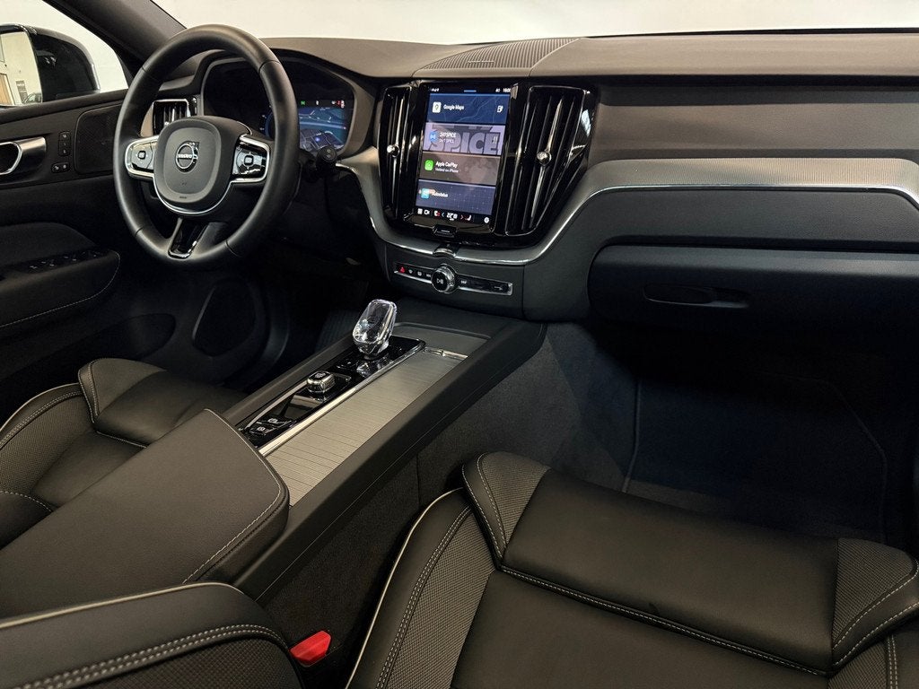 Volvo XC60 2.0 T8 Plug-in hybrid AWD Ultra Dark Pano Harman, Automaat, Adaptive Cruise Control, Gebruikt, 4 cilinders