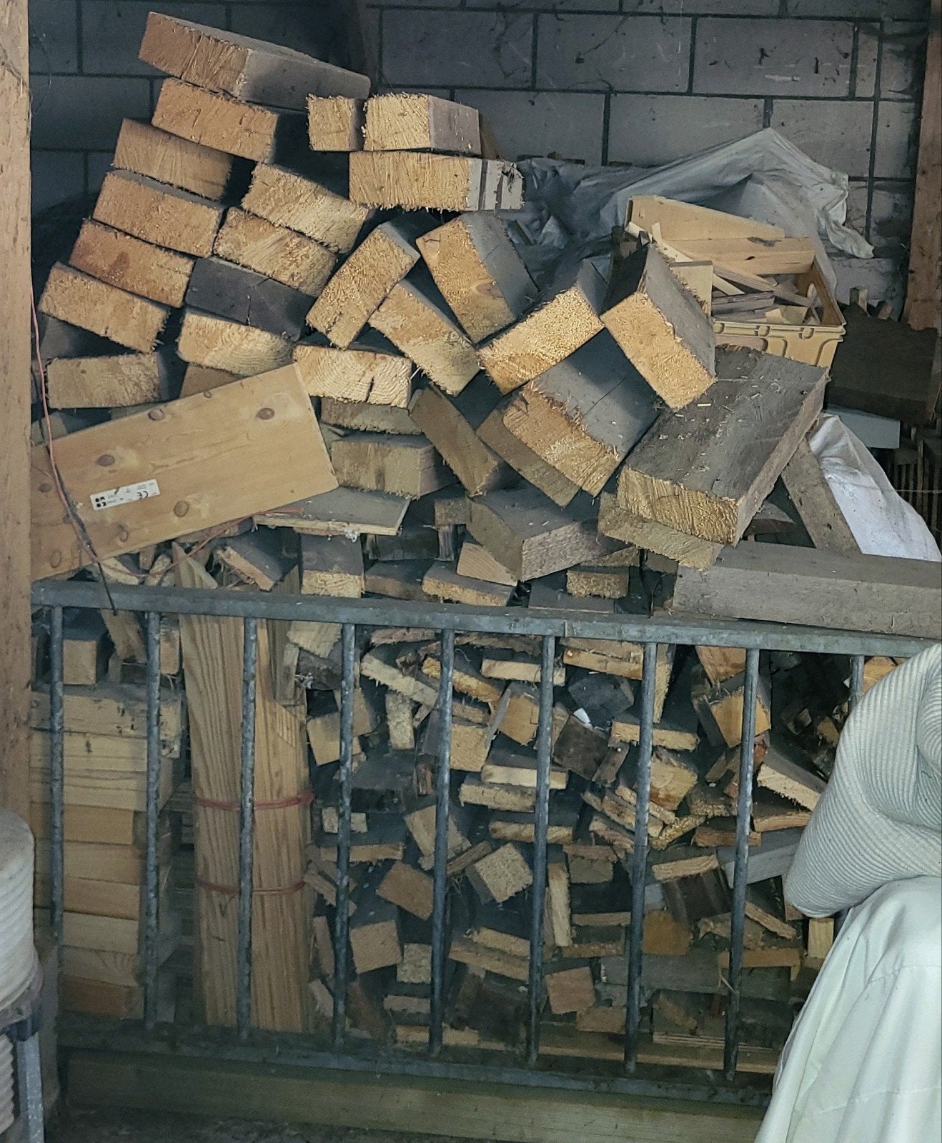 Grote partij hout / brandhout / resthout / haardhout, Minder dan 3 m³, Ophalen