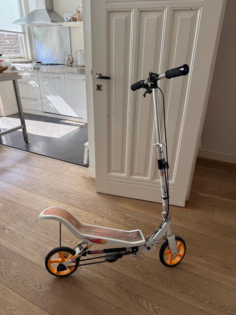 Mooie Space Scooter wit met geel / oranje !, Fietsen en Brommers, Steps, Gebruikt, Overige typen, Ophalen
