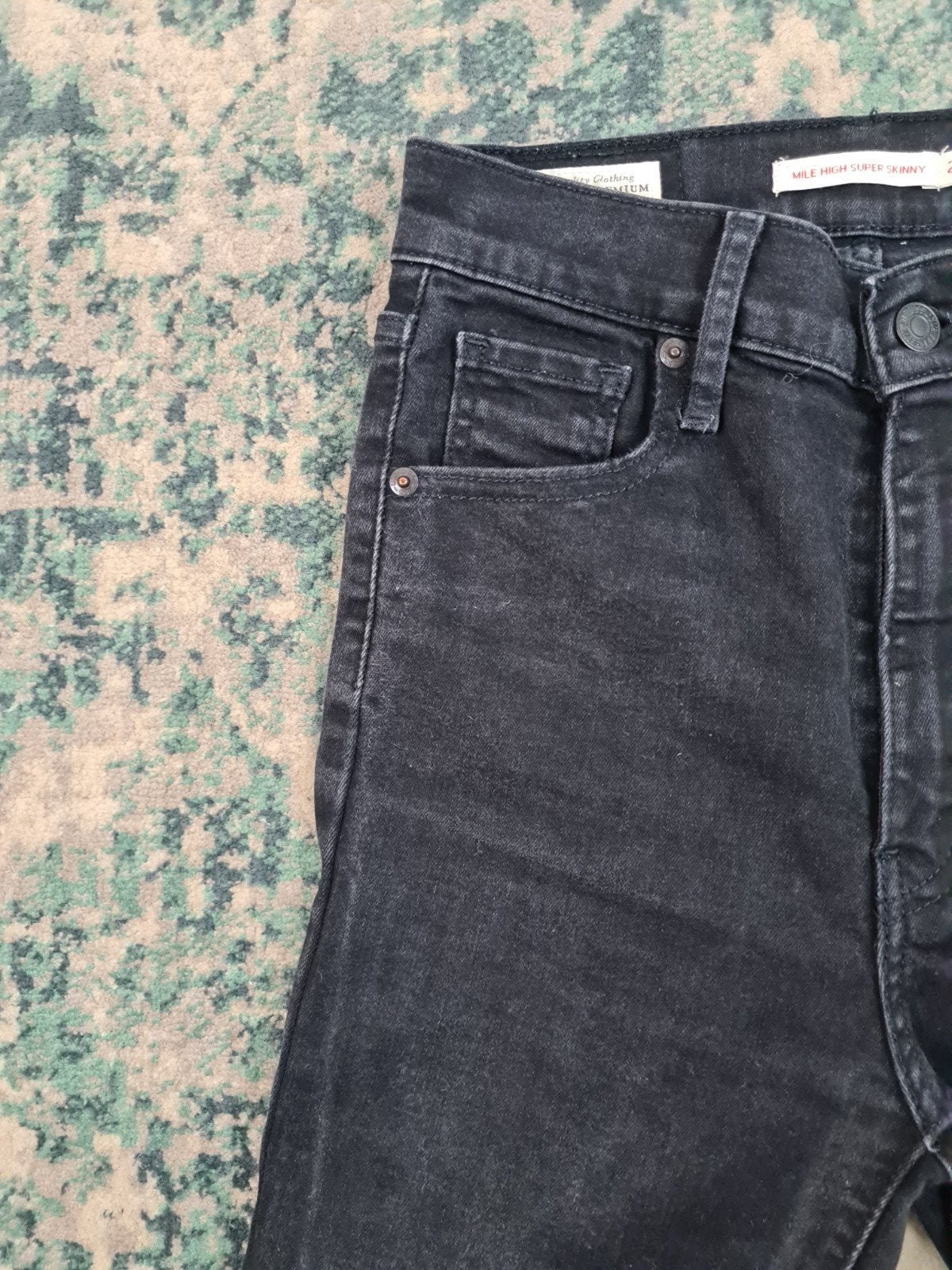 Levi's Mike high super skinny W26 L30 WMN Tulsi2630 Zwart

E, Zwart, Ophalen of Verzenden, Zo goed als nieuw, W27 (confectie 34) of kleiner