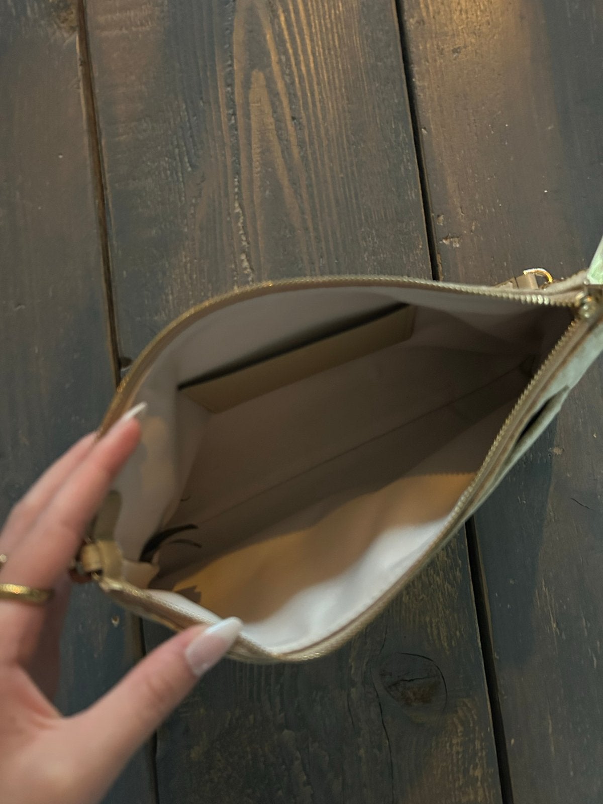 Michael Kors Schoudertasje - Zo goed als nieuw, Ophalen of Verzenden, Zo goed als nieuw, Beige, Schoudertasje