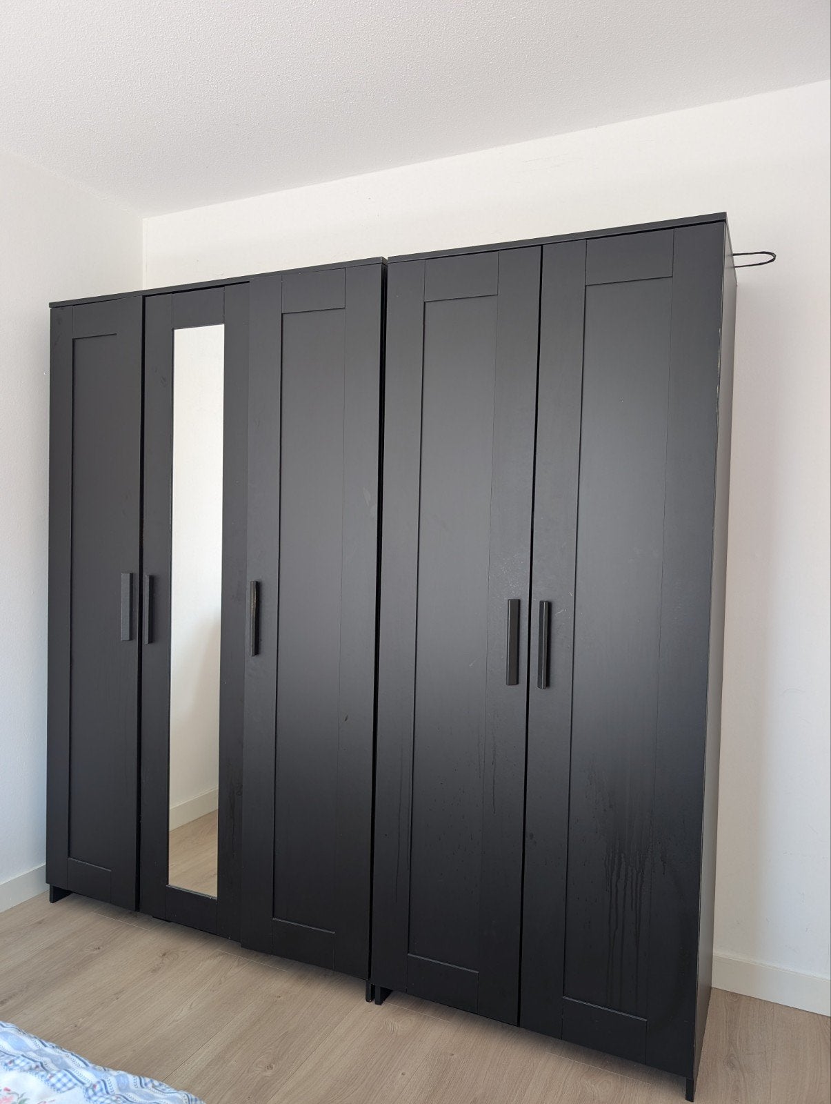 Two Multi Door Closets Available Together or Separately, Ophalen, Met deur(en), 100 tot 150 cm, 200 cm of meer