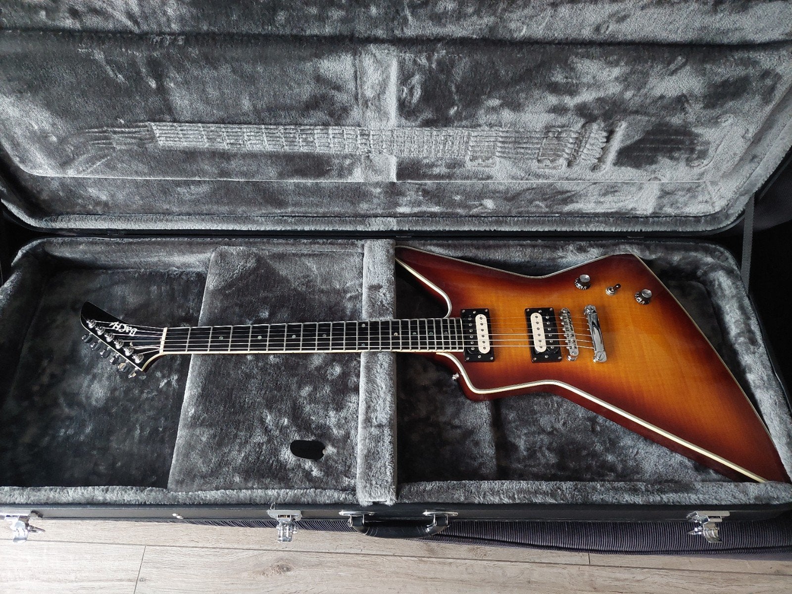Bach explorer met Gibson PU's, Ophalen, Zo goed als nieuw, Solid body, Overige merken