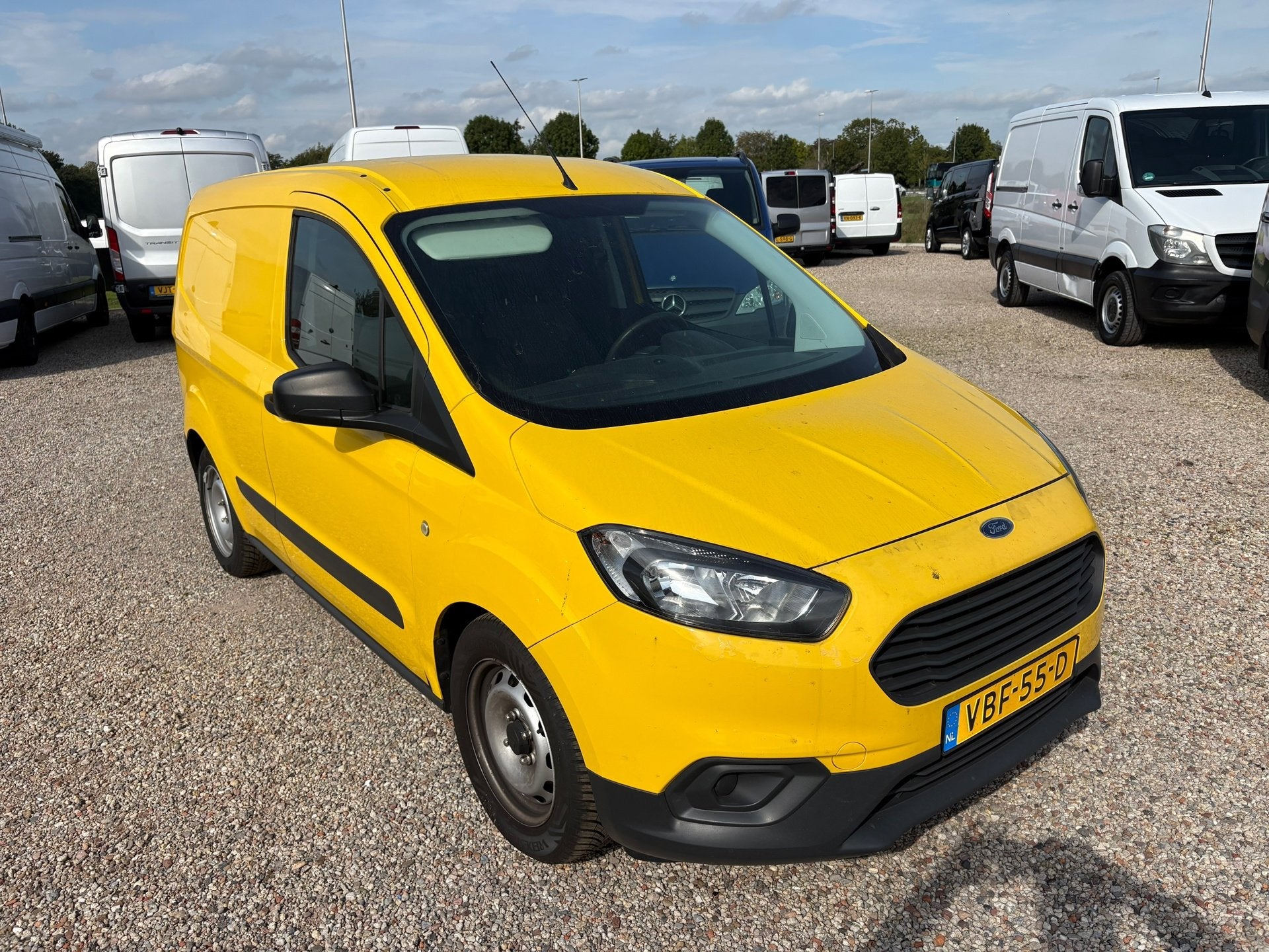 Ford Transit Courier 1.5 TDCI Ambiente Motor Defect, Auto's, Voorwielaandrijving, Gebruikt, Euro 6, 4 cilinders