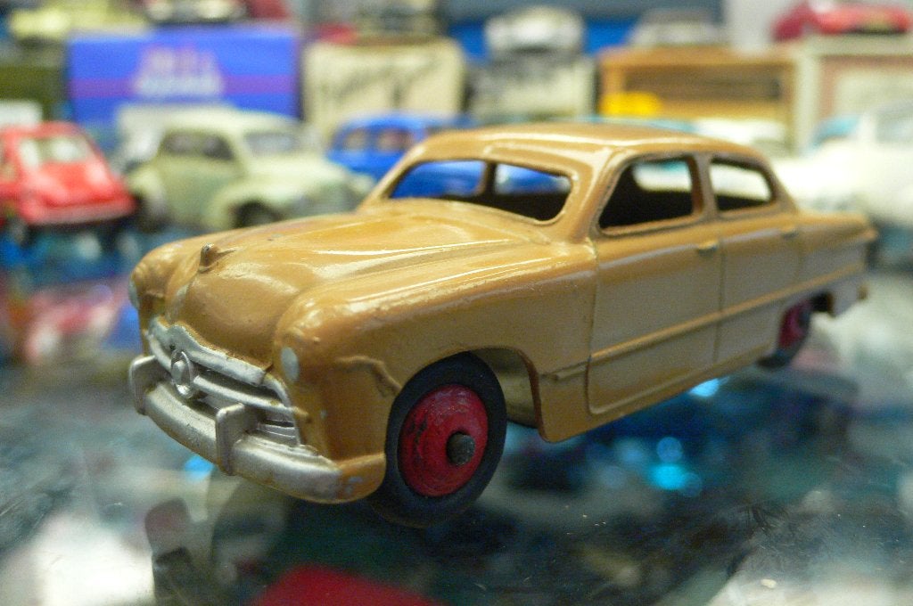 ford sedan 1949 - dinky toys engeland  1/43 - repaint-, Verzenden, Gebruikt, Auto, Dinky Toys