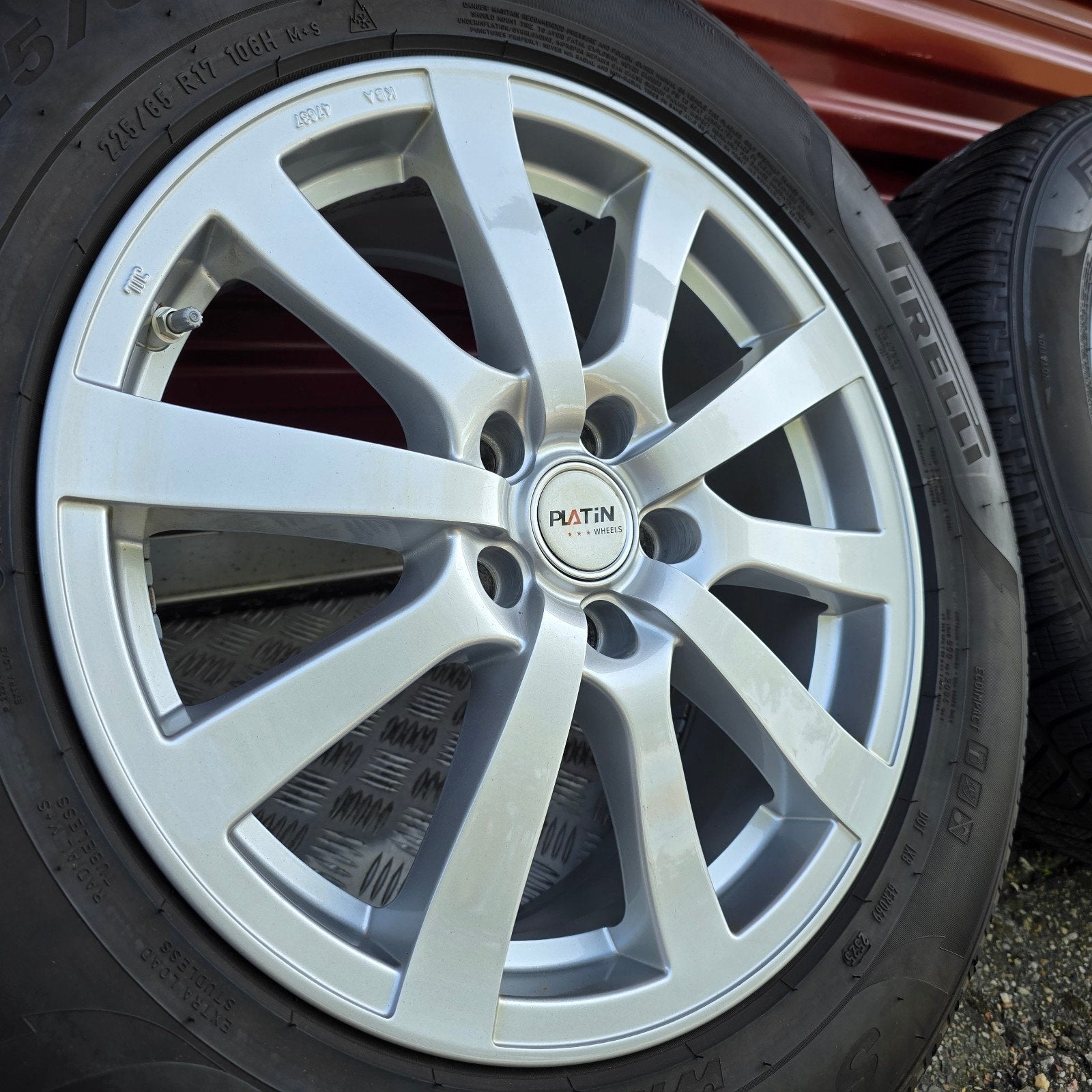 Ford Kuga winterset 225-65-17 TPMS, Auto-onderdelen, Banden en Velgen, Ophalen, Ford, Banden en Velgen, Dewielbasis@outlook.com