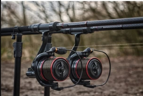 3 x Sonik SK47 carbon 7000 molen  + Korda touchdown lijn, Ophalen, Zo goed als nieuw, Molen