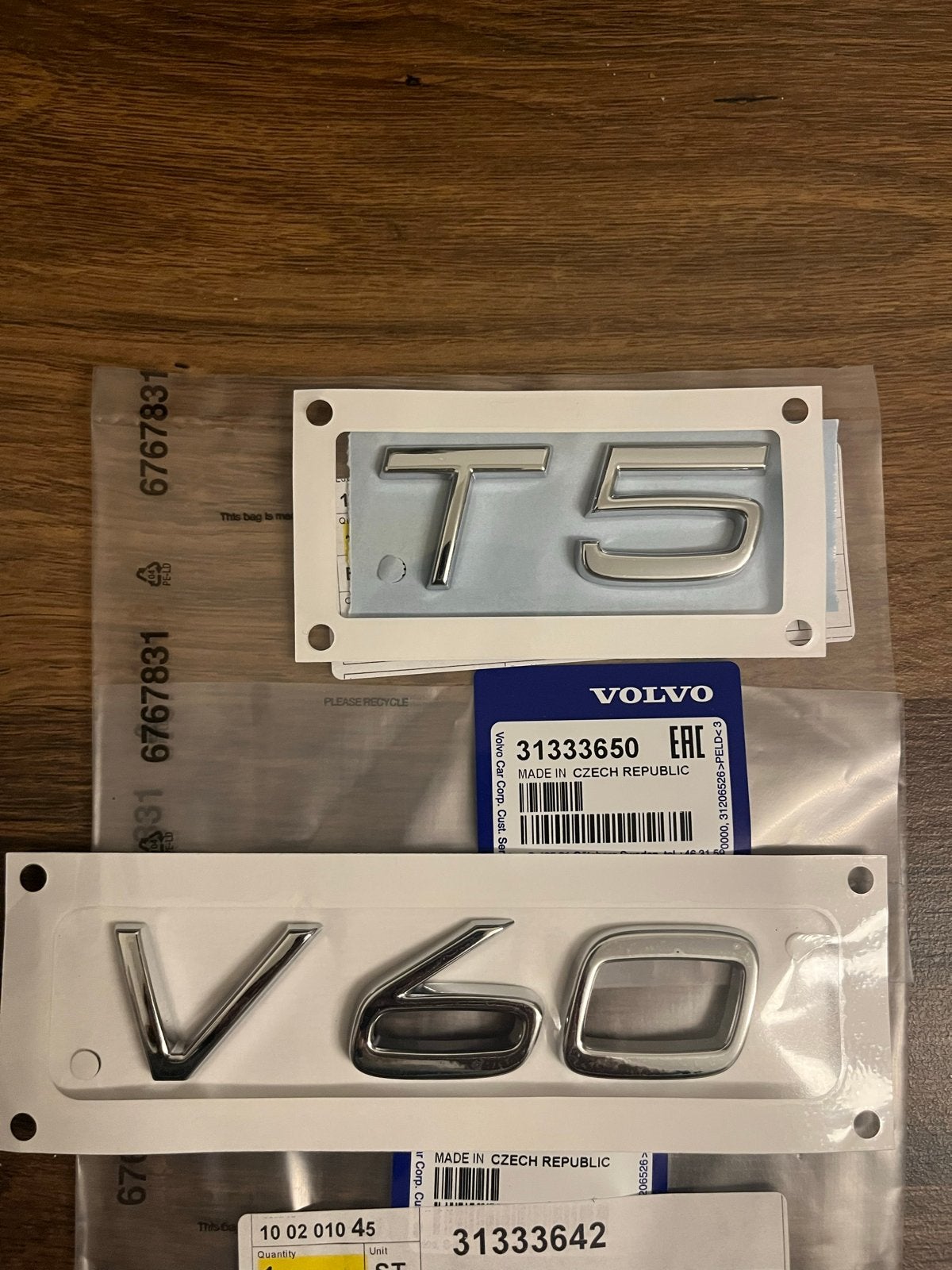 Officiële Volvo V60 T5 chroom achterklep emblemen, Verzenden, Nieuw, Volvo
