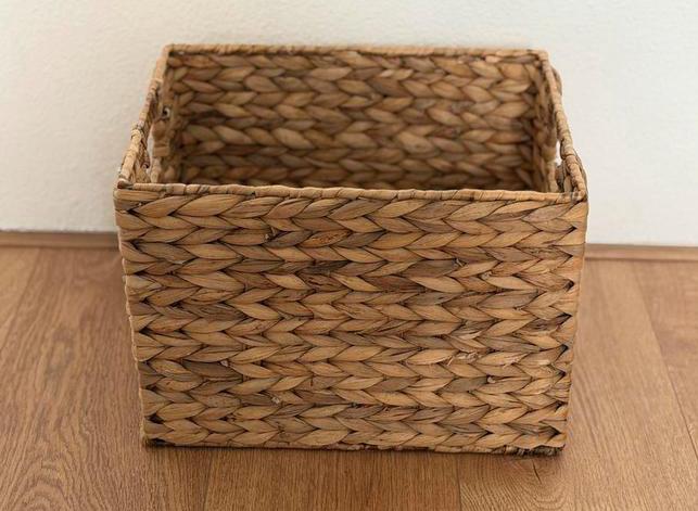 Decoratieve rieten mand - 33x23x29 cm, Gebruikt, Mand, Ophalen of Verzenden, Riet