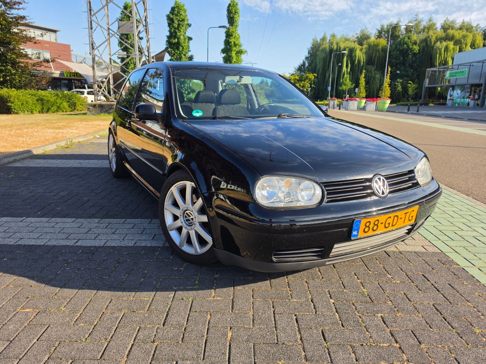 Volkswagen Golf 4 highline 2.0 85KW 2000 Zwart, Auto's, Volkswagen, 4 cilinders, 1984 cc, Zwart, Handgeschakeld