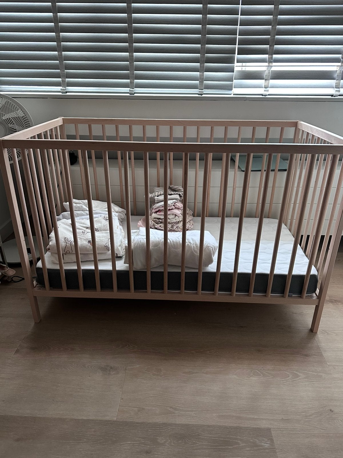 Ledikant ( met matras dekens etc ), Kinderen en Baby's, Babywiegjes en Ledikanten, Ophalen, Zo goed als nieuw, Ledikant