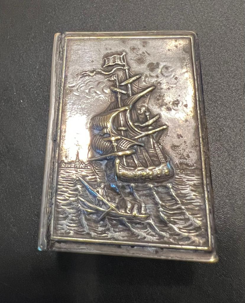 Antiek verzilverd luciferhouder met reliëf zeilschip., Ophalen of Verzenden, Zilver