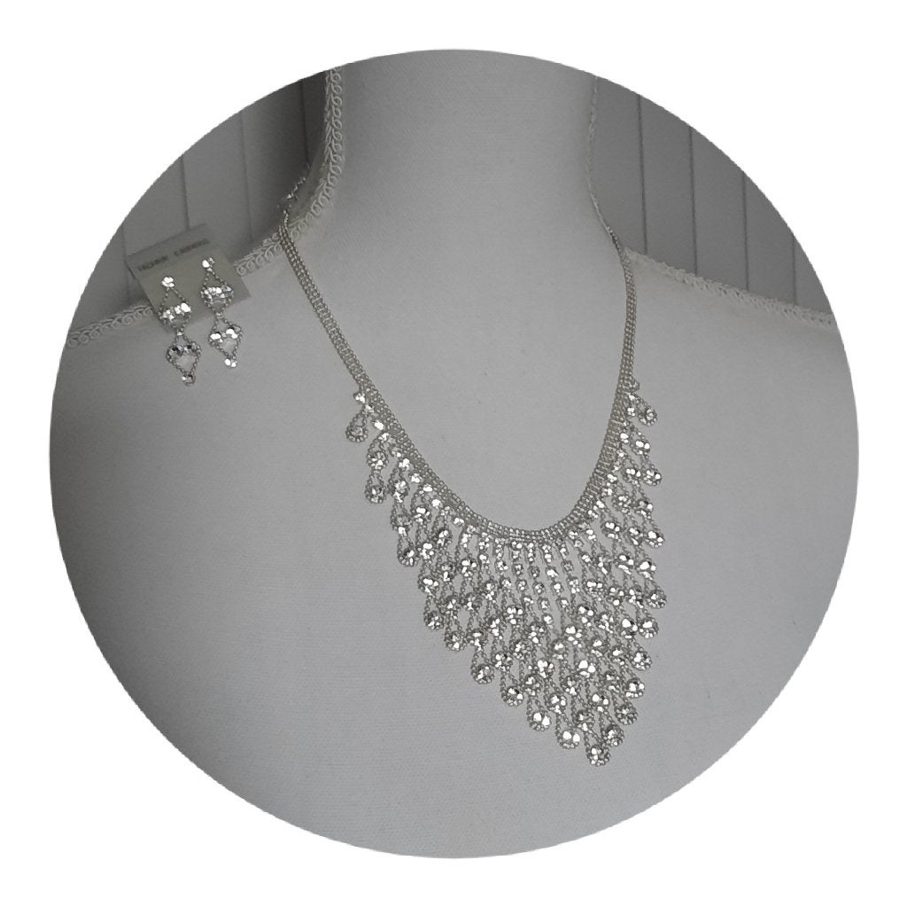 GALA STRASSKETTING KERSTBAL HALSCOLLIER OORSTEKERS KERSTGALA, Overige materialen, Ophalen of Verzenden, Zo goed als nieuw, Zilver