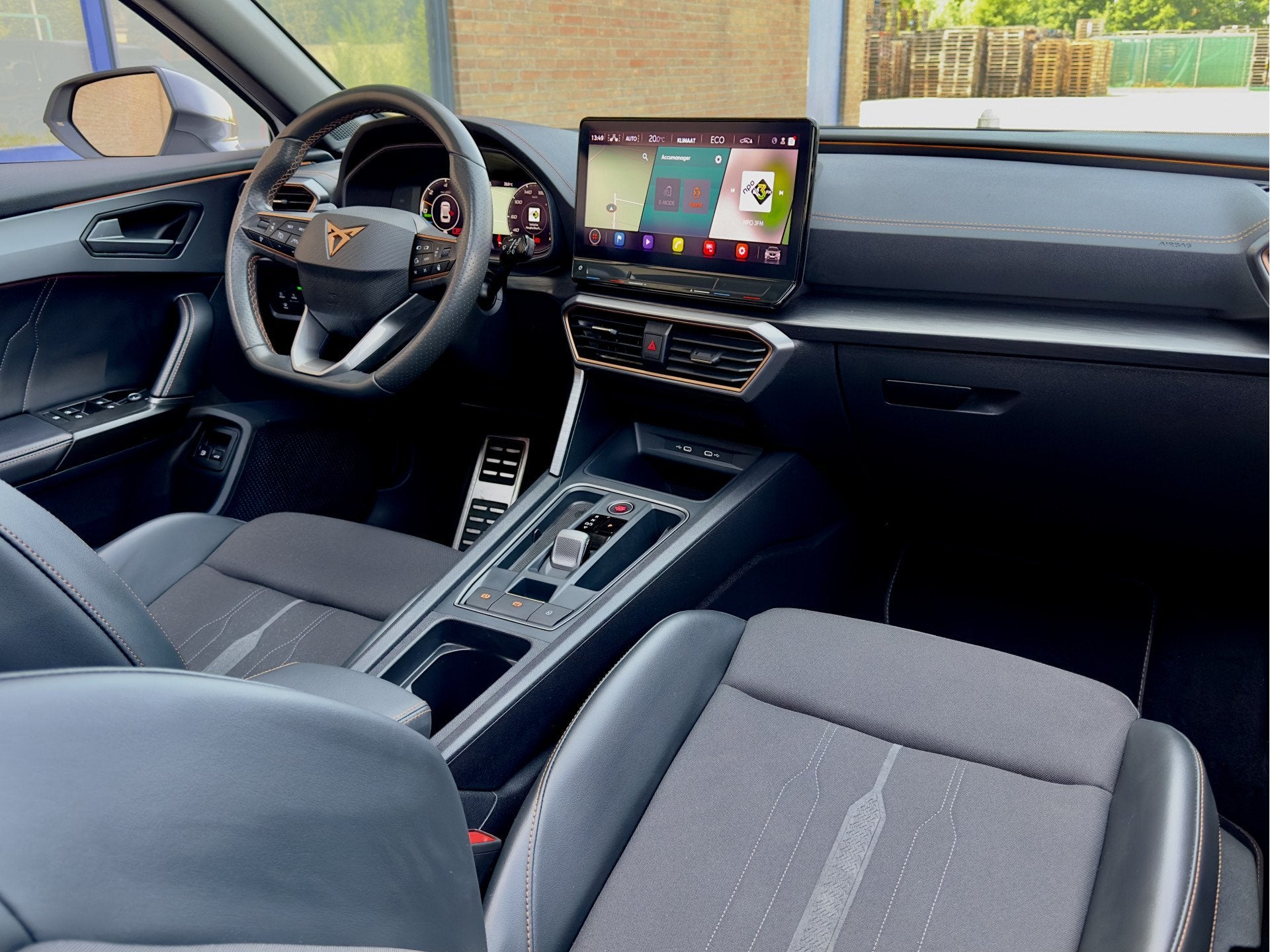 CUPRA Formentor 1.4 e-Hybrid VZ AUT6 COPPER EDITION 245PK 30, Auto's, Cupra, Gebruikt, 4 cilinders, Formentor, Leder en Stof