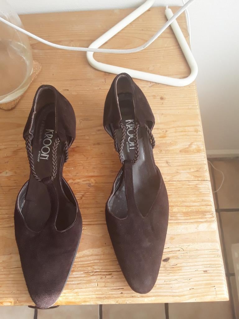 Schoenen bruin suede 39 Kroon klein hakje, Ophalen of Verzenden, Zo goed als nieuw, Bruin