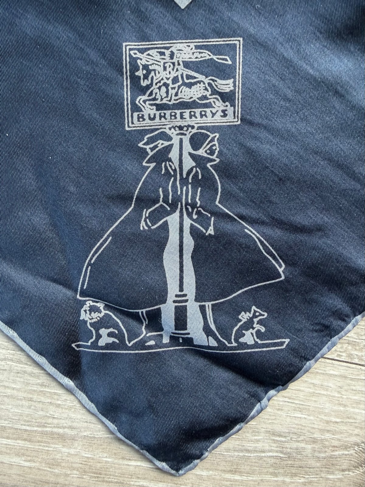 Originele Vintage Burberry's Zijden Sjaal - Blauw 75x75 cm, Ophalen of Verzenden, Zo goed als nieuw, Sjaal