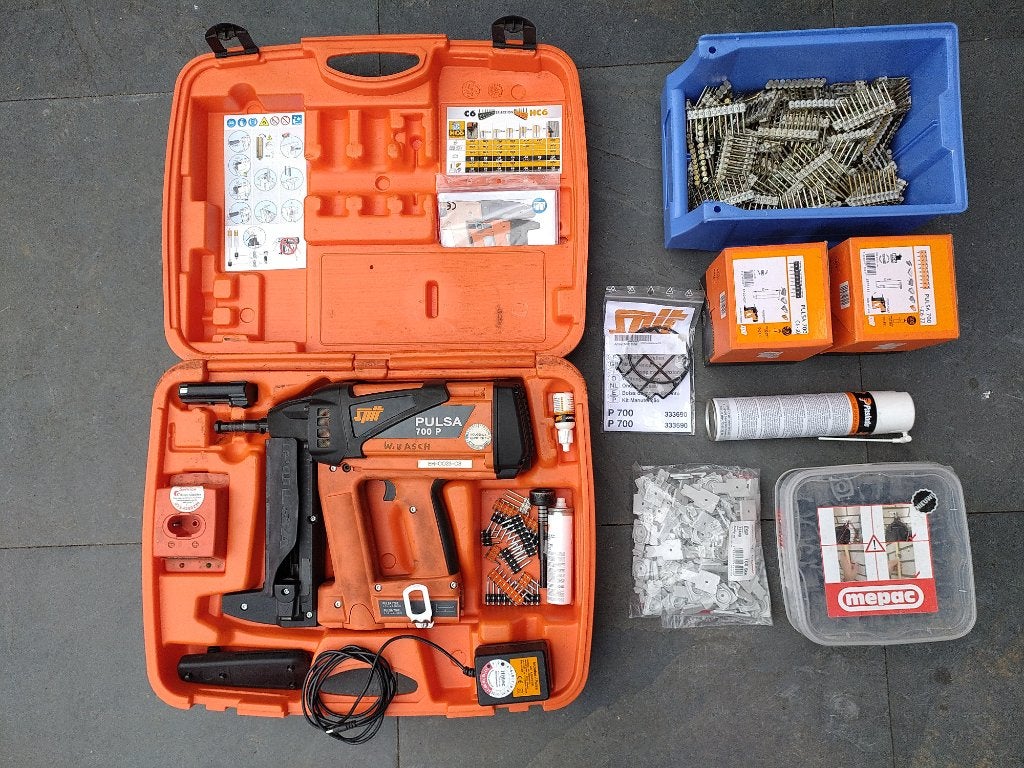 Spit Paslode Pulsa 700P + Toebehoren, Doe-het-zelf en Verbouw, Gereedschap | Handgereedschap, Ophalen of Verzenden, Gebruikt, Overige typen