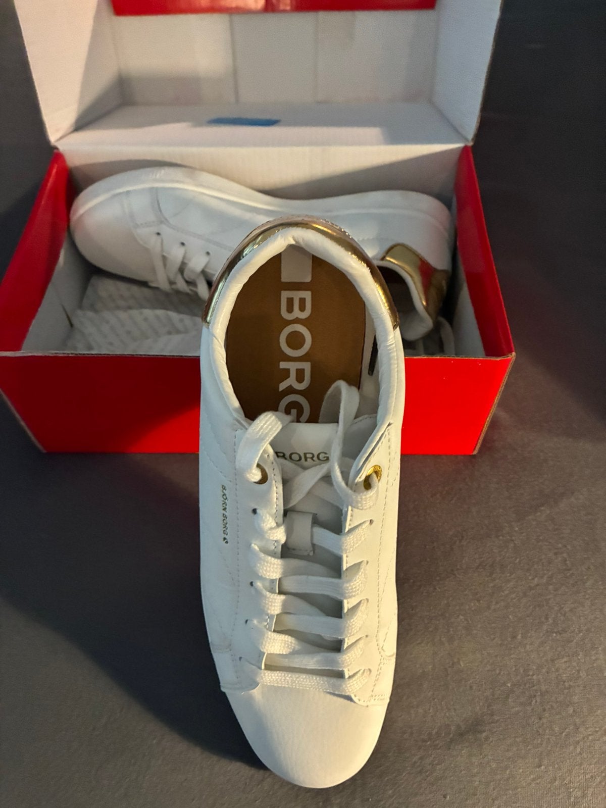 Gympschoenen, Ophalen, Zo goed als nieuw