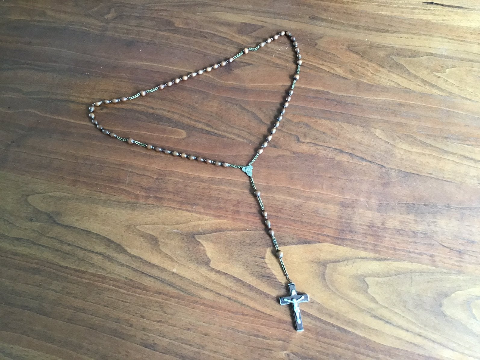 ANTIEKE ROZENKRANS, 55 CM LANG, HOUT EN SCHAKELS, Ophalen of Verzenden, Gebruikt, Overige materialen
