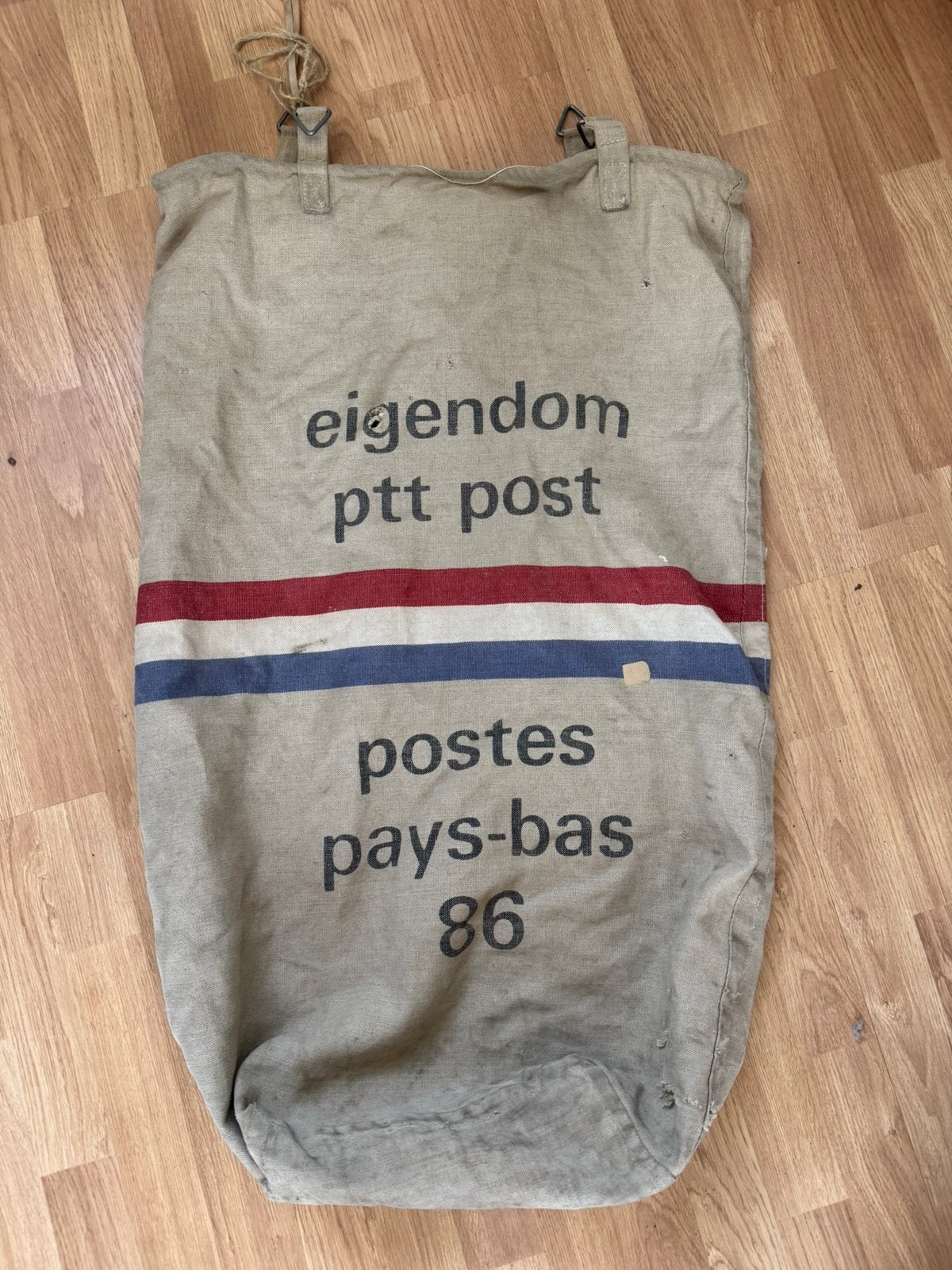 Oude PTT postzak, Ophalen