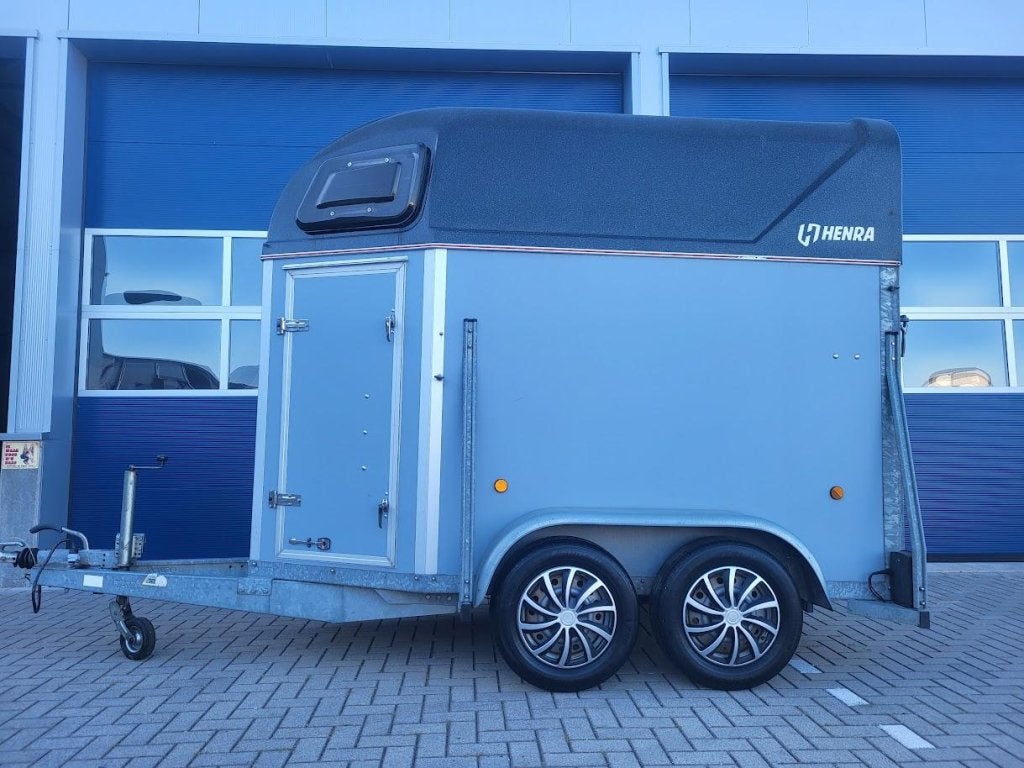 Henra 1.5 Paardentrailer Aluminium bodem zadelkamer garantie, Gebruikt, Overige materialen, 1½-paards trailer