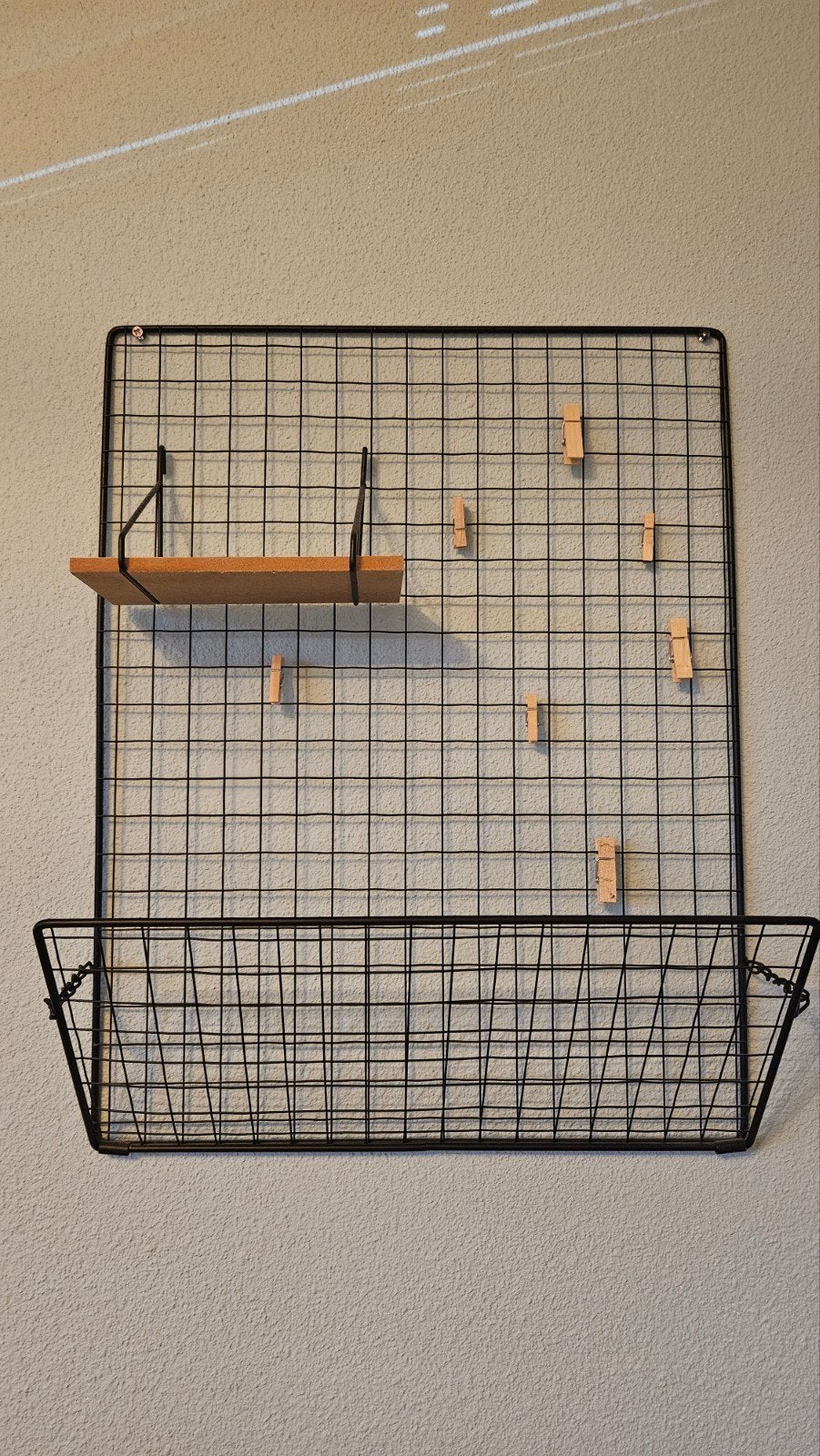 Zwart metalen rekje met houten plankje en knijpers, Ophalen, Zo goed als nieuw