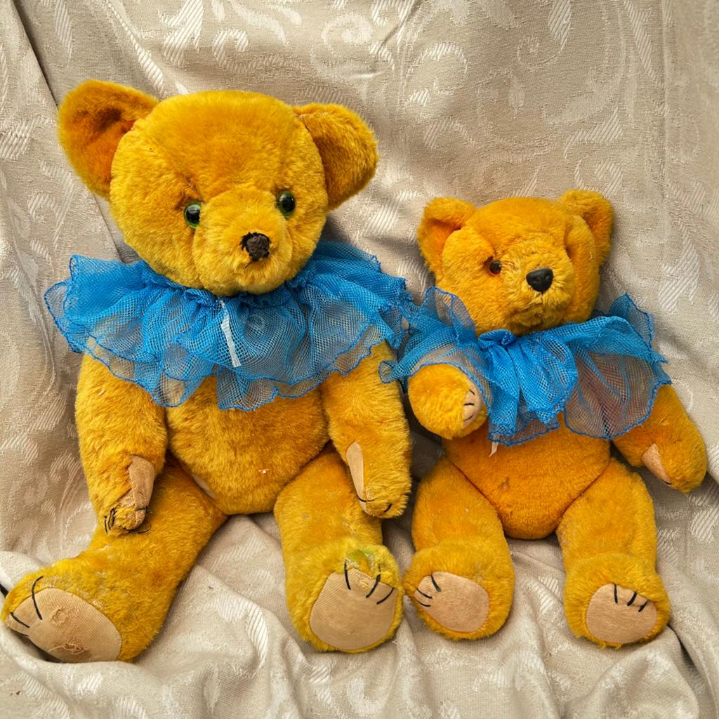 2 x antieke beren, met blauwe tule kraag prijs per stuk, Verzamelen, Beren en Cherished Teddies, Overige merken, Gebruikt, Stoffen beer
