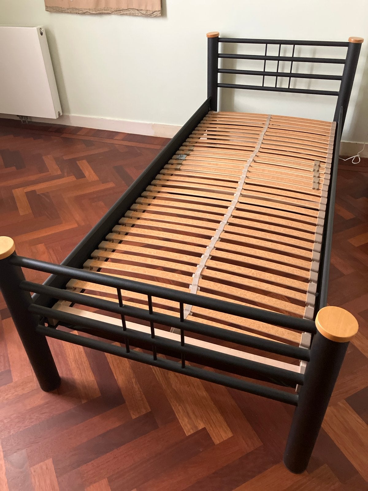 Eenpersoonsbed 220 m lang lattenbodem - zwart metaal en hout, Ophalen, Gebruikt, 90 cm, Eenpersoons