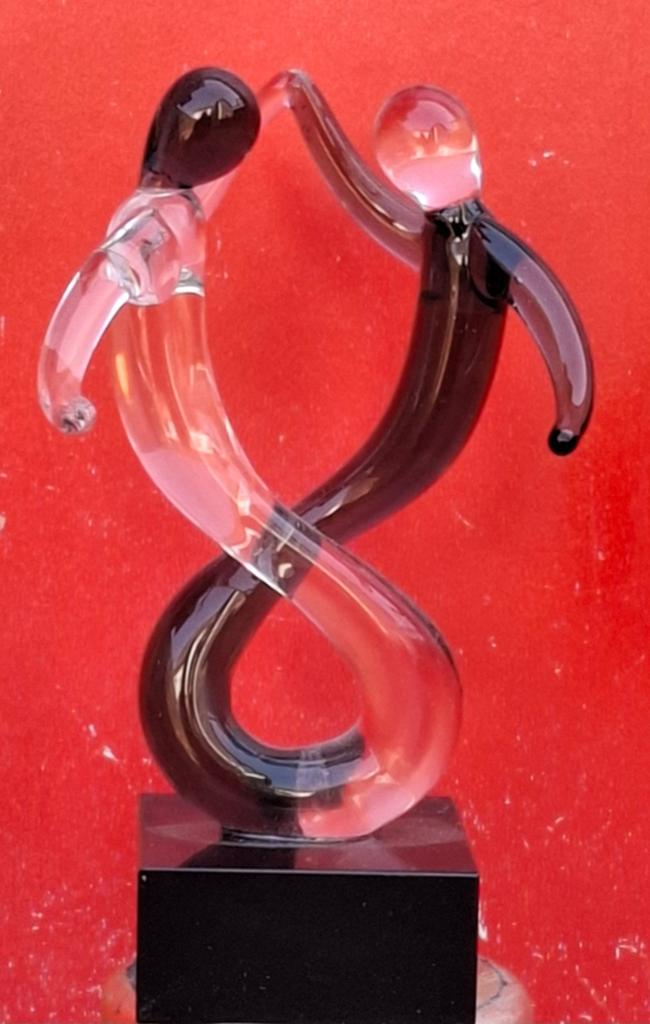Danspaar.  Glassierkunst.  Sculptuur.  10.5 cm., Ophalen