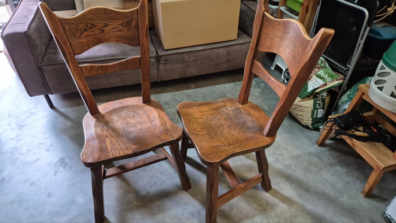 2 eiken eetkamerstoelen, Ophalen