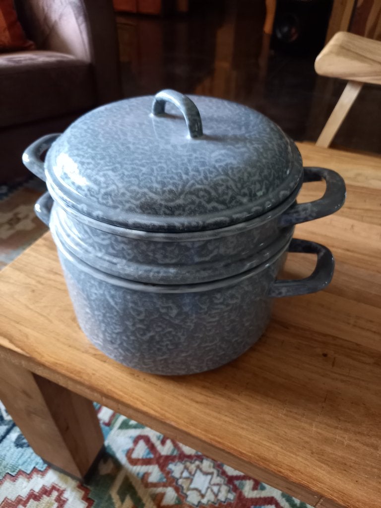 Emaille stoompan grijs gewolkt., Ophalen